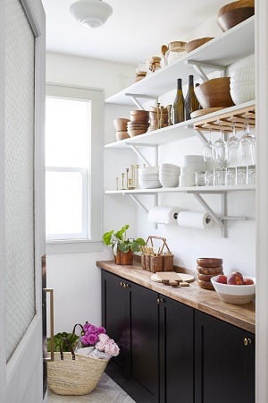 Picture showing a kitchen where all the items are neatly organized